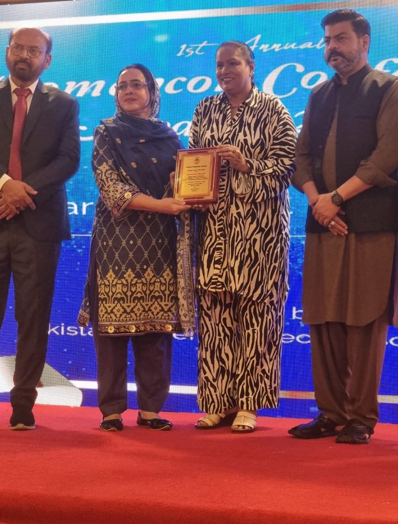 Celebrating Mehmooda Khawaja’s 37 years of service to midwifery as she receives the Womancon Award 2025