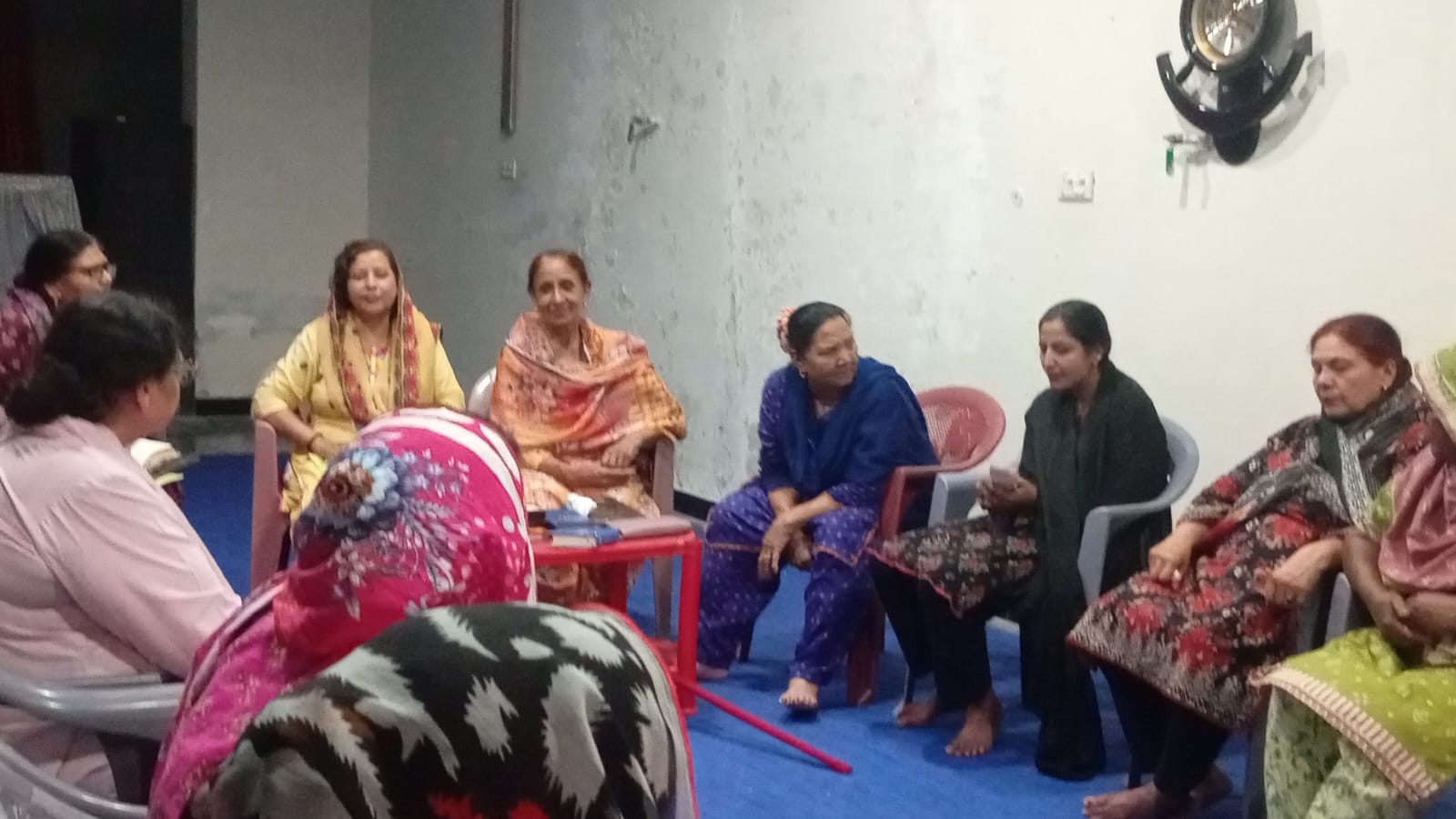 A community awareness session on the importance of breastfeeding was conducted in a remote area of Rawalpindi by Tasneem Afshan, Vice President, Midwifery Association of Pakistan.